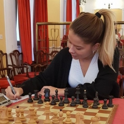 Chess Lessons Dubai | Women FIDE Master | Caty